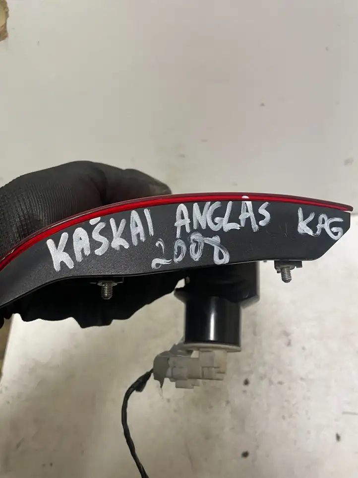 Nissan Qashqai (2006 - 2010) 89071063 Задний фонарь в крышке багажника — фото 2