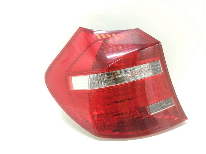 BMW 1 E81 E87 (2004 - 2011)  718485505 Задний фонарь в кузове