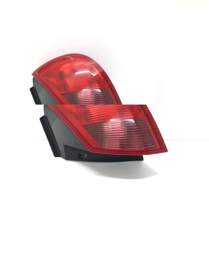 Mitsubishi Colt (2004 - 2008)  MR957366 Задний фонарь в кузове