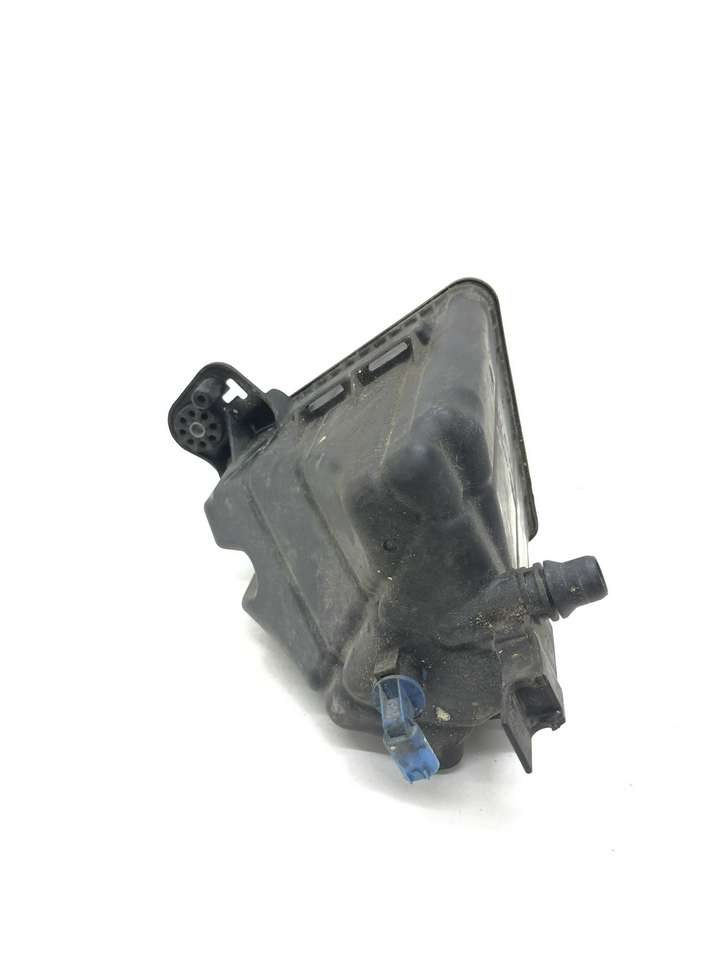 BMW 7 F01 F02 F03 F04 (2008 - 2016)  17137601948 Расширительный бачок охлаждающей жидкости