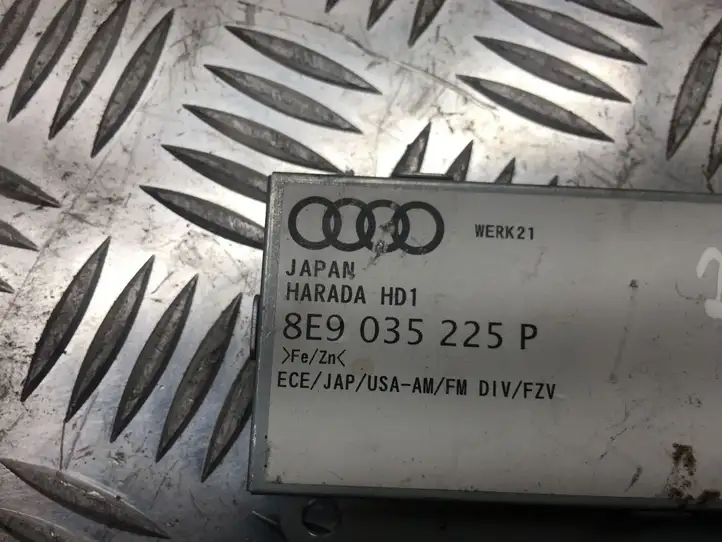 Audi A4 S4 B7 8E 8H (2004 - 2009) 8E9035225P Усилитель антенны — фото 2