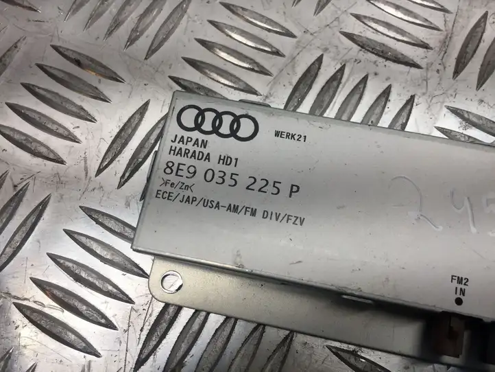 Audi A4 S4 B7 8E 8H (2004 - 2009) 8E9035225P Усилитель антенны — фото 2