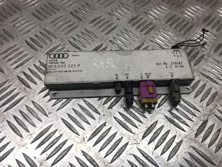 Audi A4 S4 B7 8E 8H (2004 - 2009) 8E9035225P Усилитель антенны — фото 1