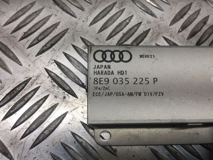 Audi A4 S4 B7 8E 8H (2004 - 2009) 8E9035225P Усилитель антенны — фото 2