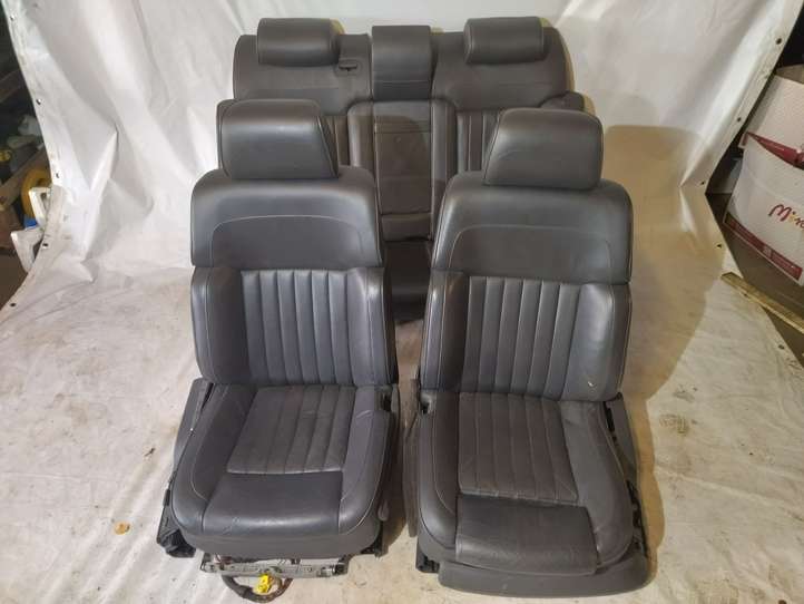 Volkswagen Phaeton (2002 - 2008)   Комплект отделки дверей