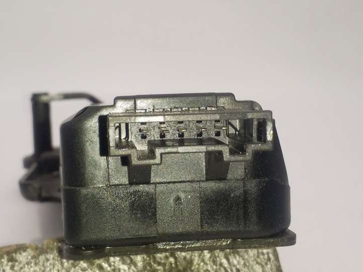 Audi Q5 (2008 - 2012)  4F9872383D Притягиватель задней крышки