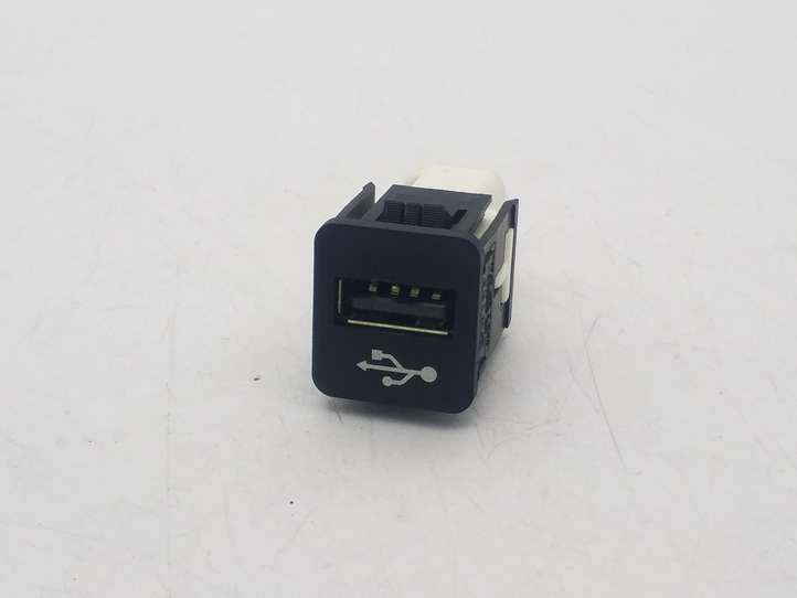 BMW 3 F30 F35 F31 (2012 - 2018)  9229294 Разъем USB