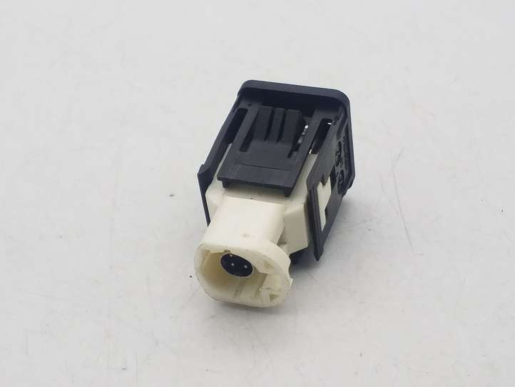 BMW 3 F30 F35 F31 (2012 - 2018)  9229294 Разъем USB