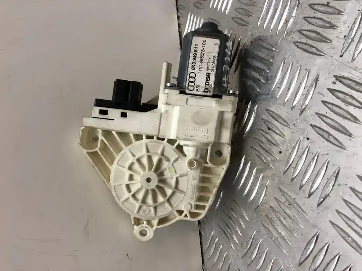 Audi A4 S4 B8 8K (2007 - 2011) 8K0959811 Стеклоподъемник задней двери — фото 1