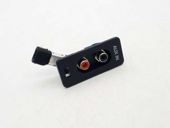 Volkswagen Touareg I (2002 - 2010)  7L6035724 Разъем AUX