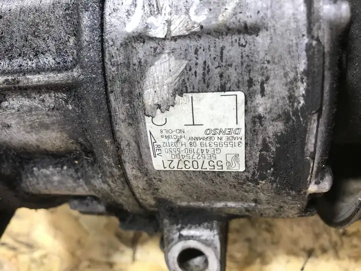 Opel Corsa D (2006 - 2010) 55703721 Компрессор (насос) кондиционера воздуха — фото 2