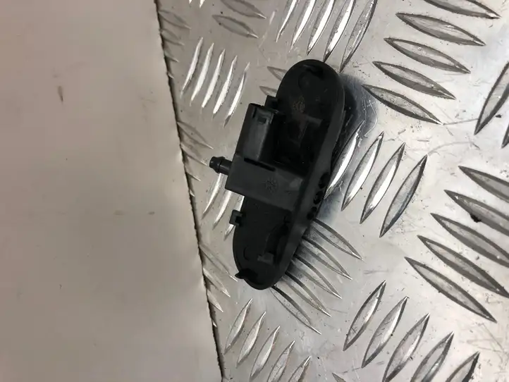 Audi A4 S4 B8 8K (2007 - 2011) 8T0955980B Форсунка омывателя лобового стекла — фото 2