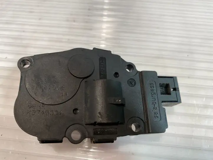 Audi A4 S4 B8 8K (2007 - 2011) EFB330 Двигатель задвижки потока воздуха — фото 1