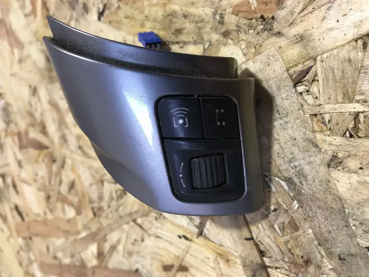 Opel Vectra C (2002 - 2005) 88119801 Кнопки на рулевом колесе — фото 1
