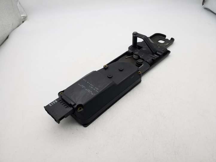 Audi Q5 (2008 - 2012)  4F9827383D Притягиватель задней крышки