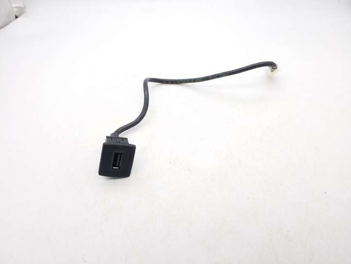 Mercedes-Benz C W204 (2007 - 2014)  A1728200515 Разъем USB