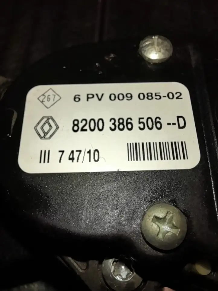 Dacia Duster (2010 - 2017) 8200386506 Педаль акселератора — фото 2