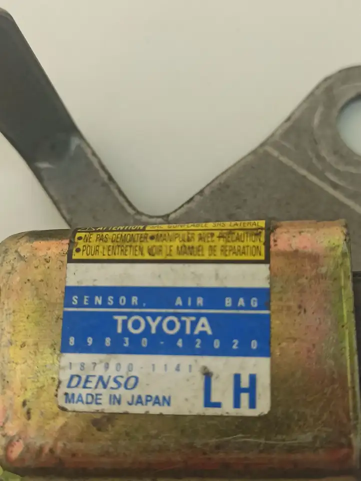 Toyota RAV 4 (XA20) (2000 - 2005) 8983042020 Датчик удара SRS — фото 4