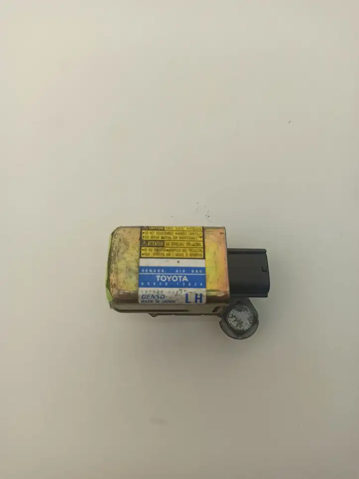 Toyota Corolla E120 E130 (2000 - 2004) 8983013020 Датчик удара SRS — фото 1