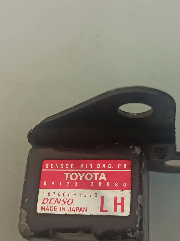 Toyota Avensis T220 (2000 - 2003) 8917320080 Датчик удара SRS — фото 1