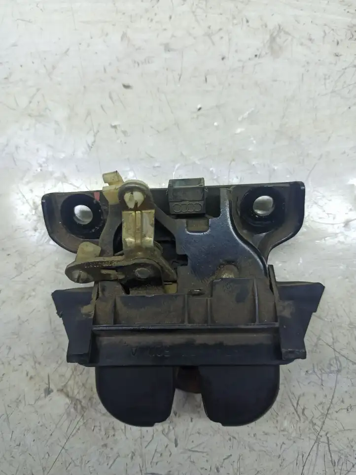 Audi A4 S4 B5 8D (1999 - 2001) Замок крышки багажника — фото 2