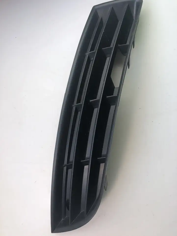 Volkswagen PASSAT B6 (2005 - 2010) 3C0853666 Нижняя решетка переднего бампера — фото 1