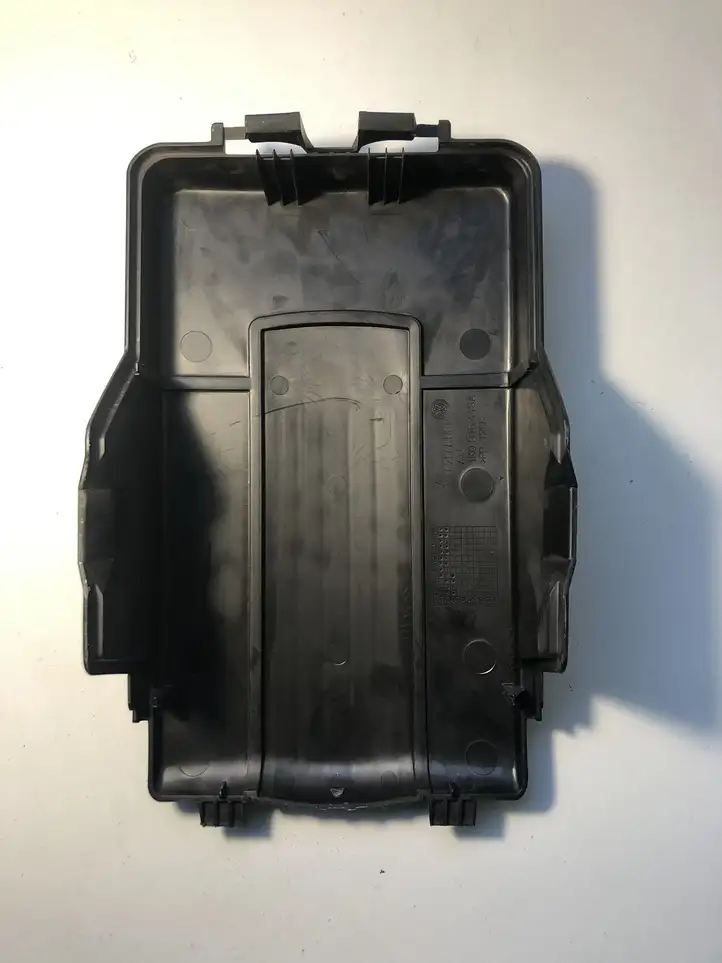 Volkswagen Golf Plus (2004 - 2008) 1K0915443A Крышка ящика аккумулятора — фото 2