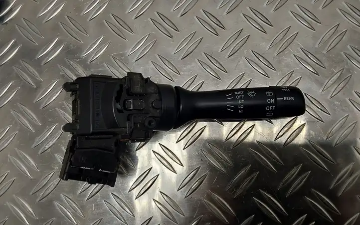 Toyota Yaris (2005 - 2009) Переключатель стеклоочистителей — фото 1