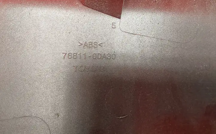 Toyota Yaris (2019 - ) 768110DA30 Подсветка номера — фото 3