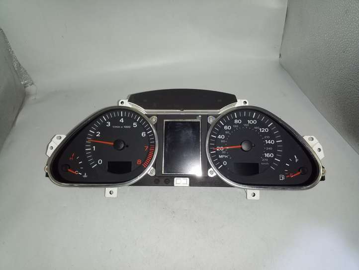 Audi Q7 (2005 - 2009)  4L0920981C Спидометр (приборный щиток)