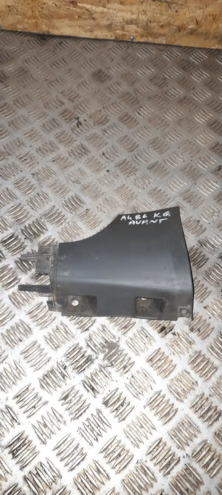 Audi A4 S4 B6 8E 8H (2000 - 2006) 8E0853579B Наружная отделка заднего порога — фото 1