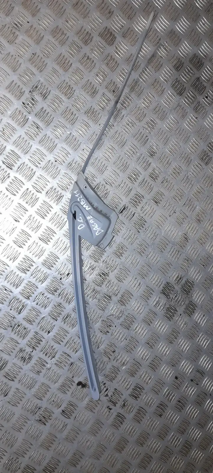 Mercedes-Benz E W211 (2002 - 2009) A2118600222 Держатель шторки — фото 1