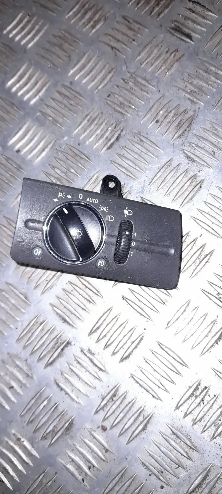 Mercedes-Benz E W211 (2002 - 2009) 2115450904 Включатель фонарей — фото 1