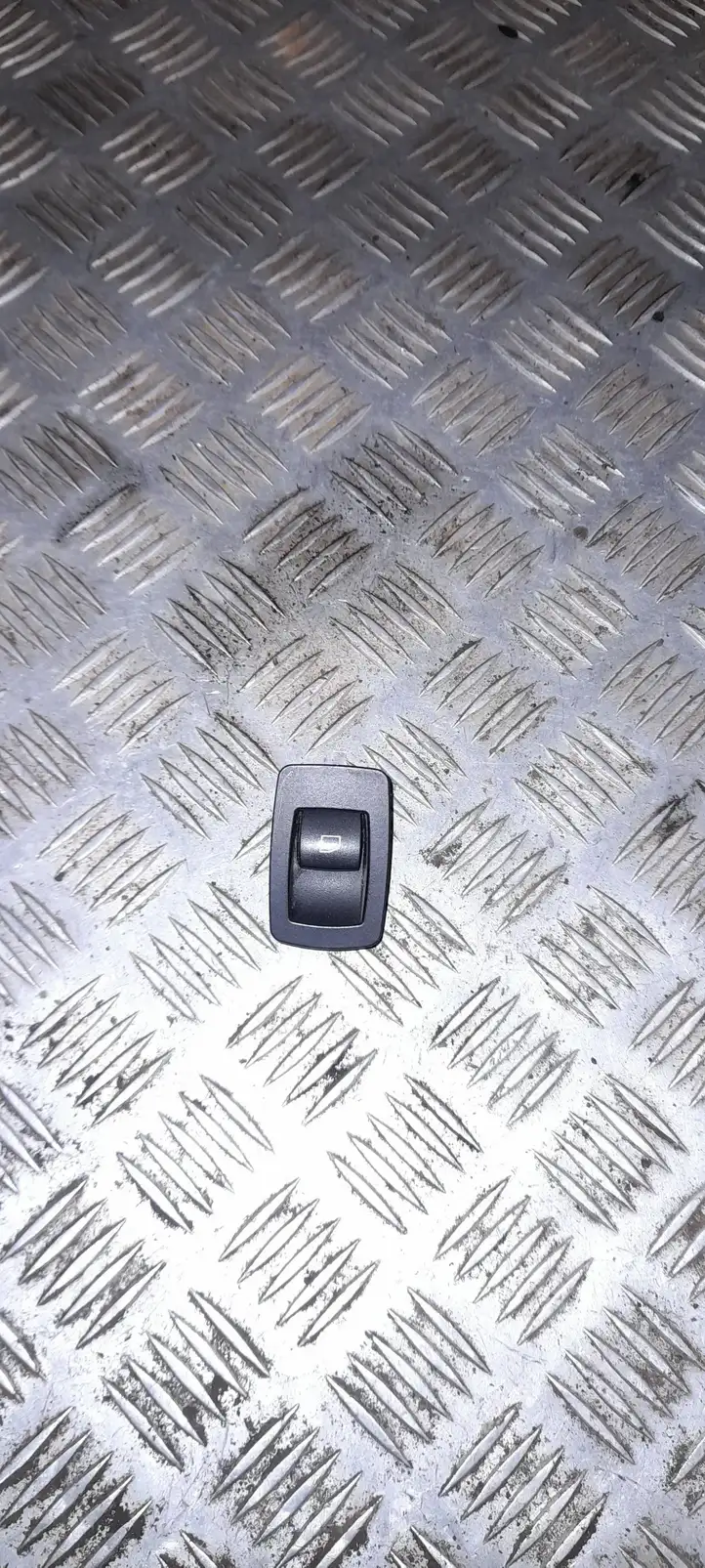 BMW 3 E90 E91 (2005 - 2012) 6945874 Кнопка стеклоподъемников — фото 1