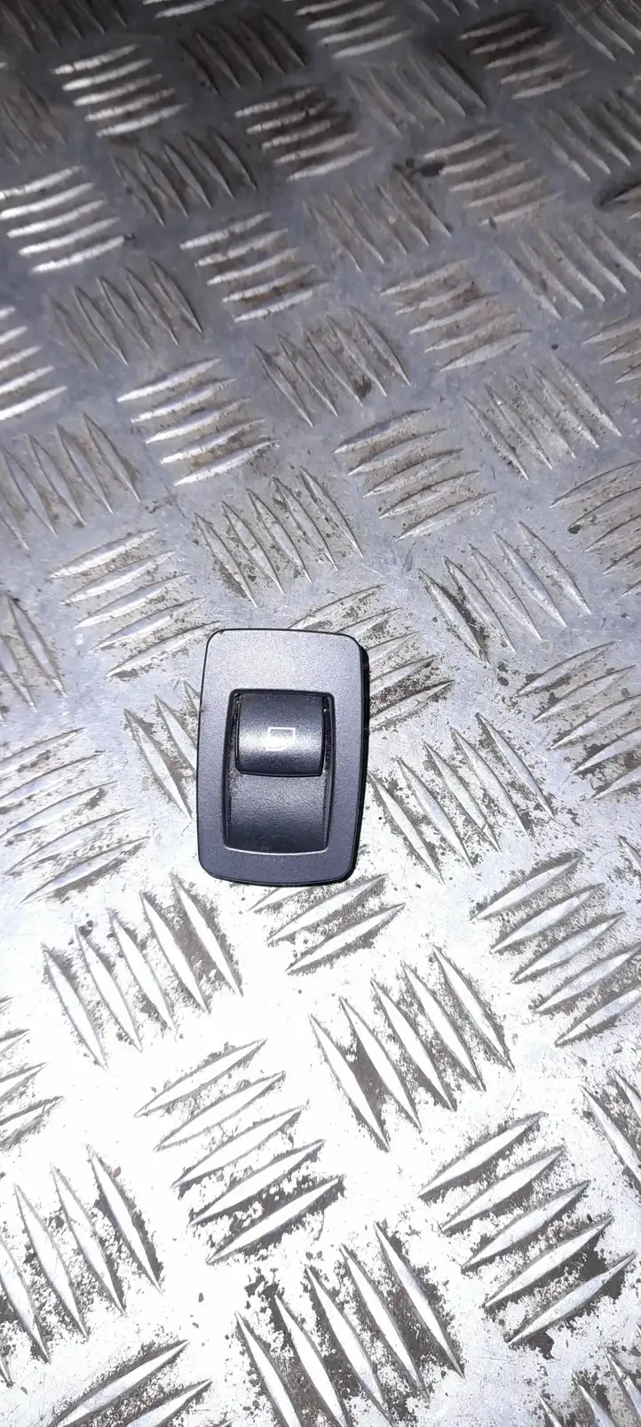 BMW 3 E90 E91 (2005 - 2012) 6945874 Кнопка стеклоподъемников — фото 1