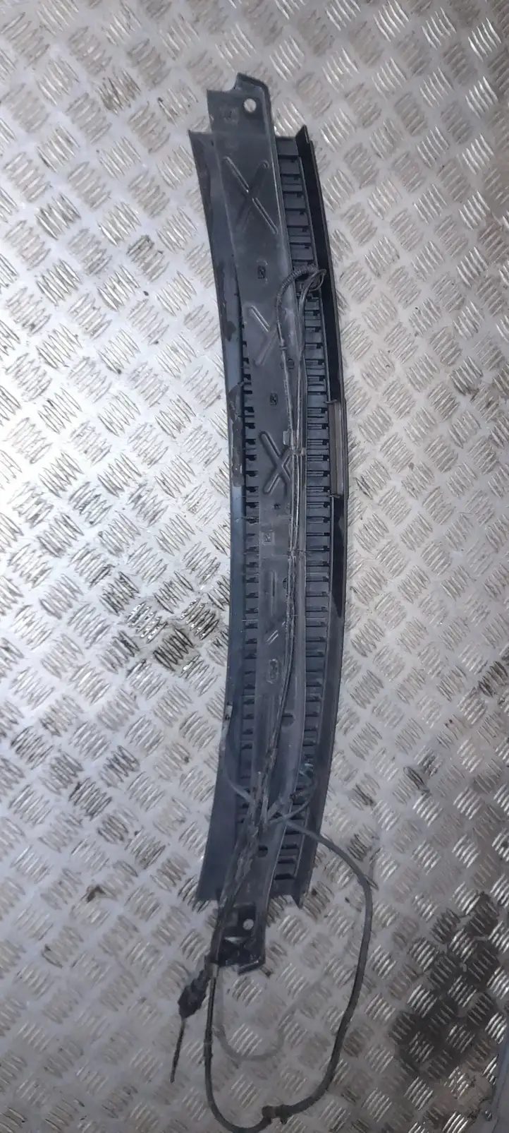 Volkswagen Sharan (2000 - 2003) 7M3853185B Жабо стеклоочистителей — фото 2
