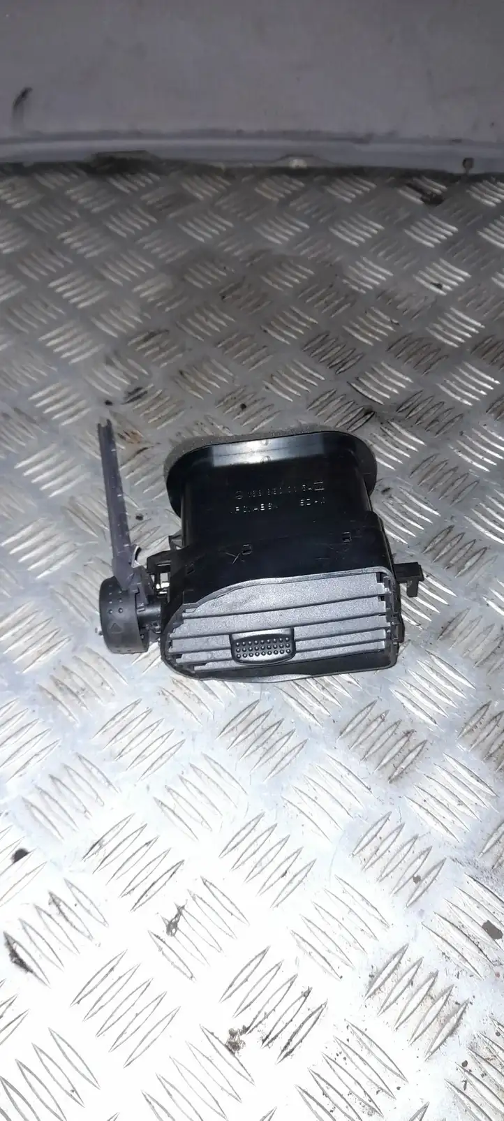 Mercedes-Benz A W168 (1997 - 2004) 1688300154 Боковой воздушный дефлектор — фото 1