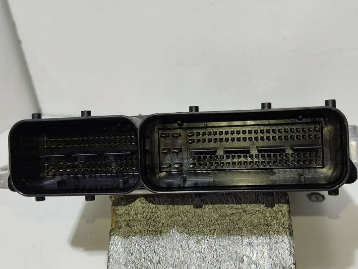 Audi A4 (2011 - 2015)  8K2907115AG Блок управления двигателем ECU