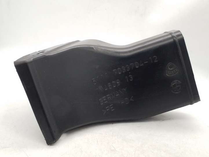 BMW 5 E60 E61 (2004 - 2010)  703370412 Деталь (детали) канала забора воздуха