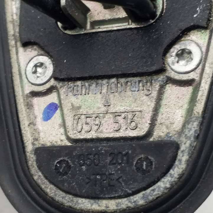 Mercedes-Benz C W204 (2007 - 2014)  059516 Антенна (антенна GPS)