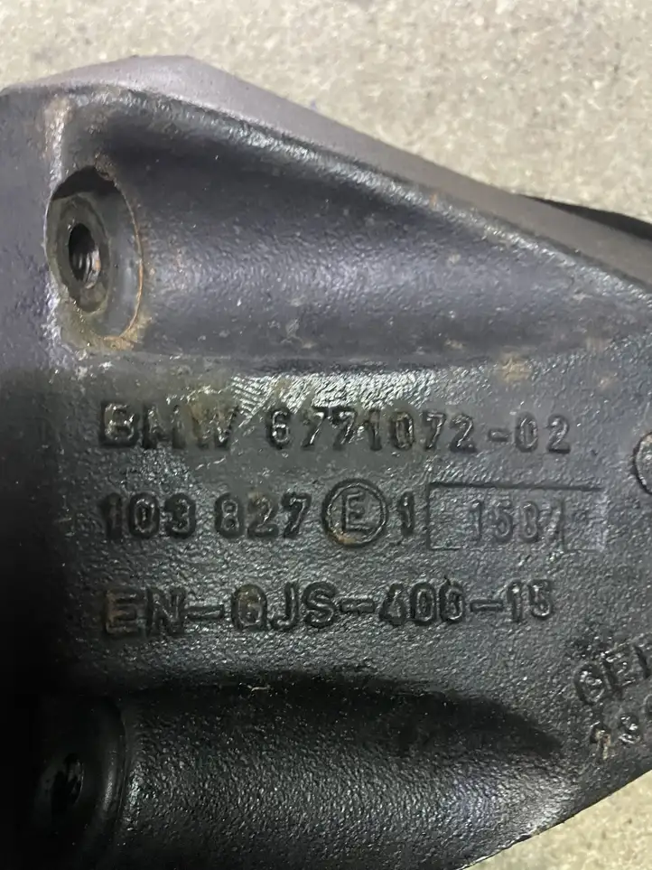 BMW 5 E60 E61 (2004 - 2010) 6771072 Кронштейн двигателя — фото 2