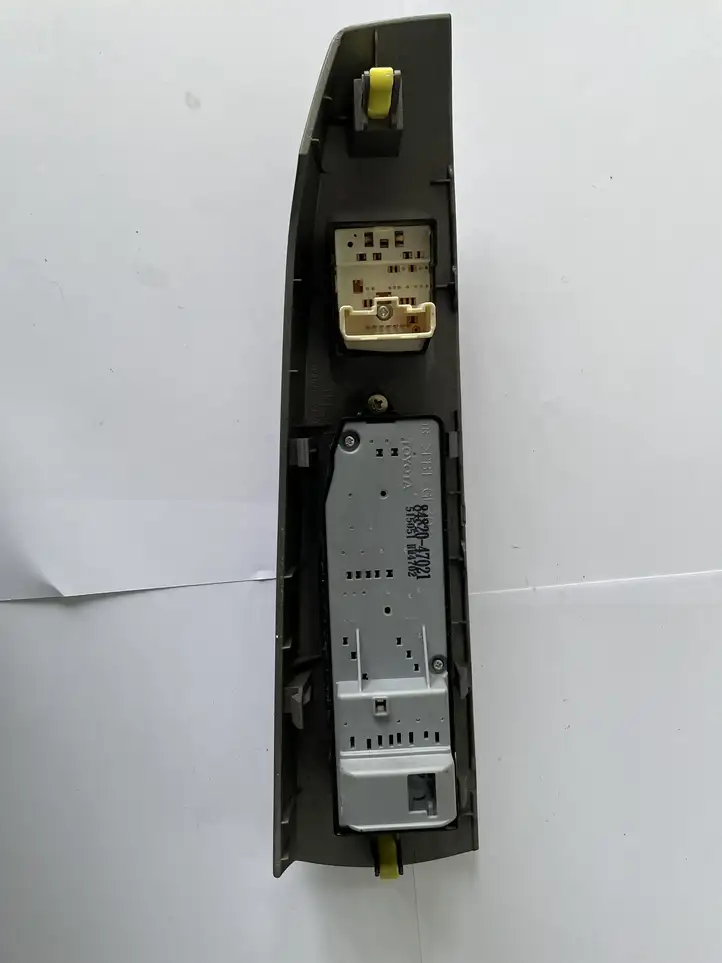 Toyota Prius (XW20) (2003 - 2009) 8482047021 Блок кнопок стеклоподъемников — фото 1