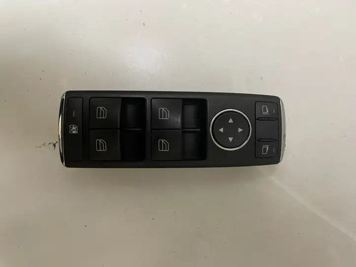 Mercedes-Benz C W204 (2007 - 2014) A2048700151 Блок кнопок стеклоподъемников — фото 2