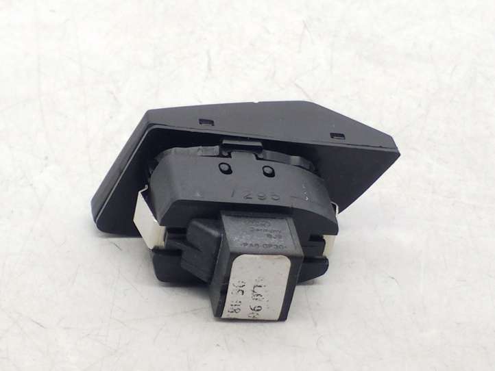 Audi Q7 (2005 - 2009)  4L0962107A Включатель центрального замка
