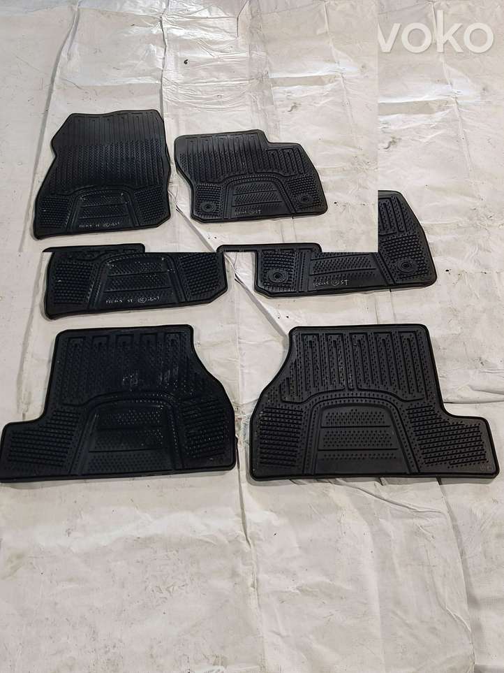 Ford Focus ST (2015 - 2018)  CM5J5413086 Комплект автомобильного коврика