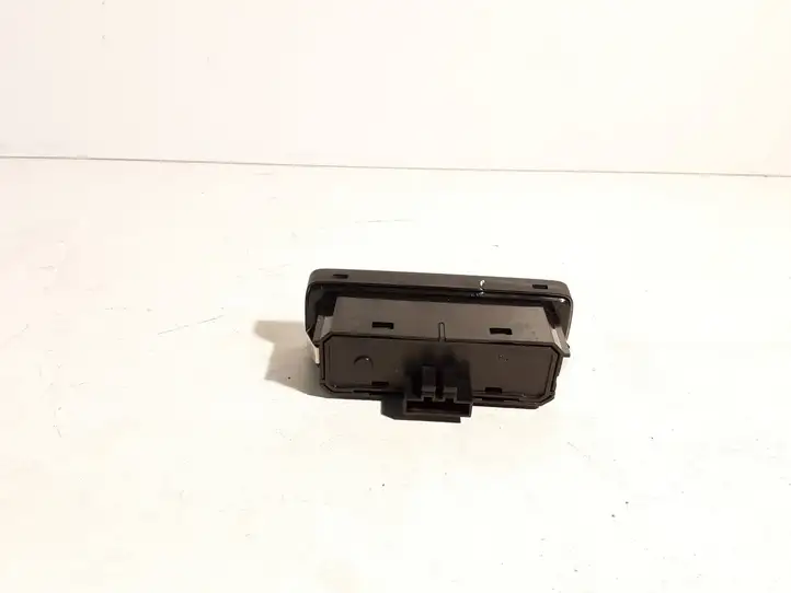 Volvo XC60 (2017 - ) 31443873 Кнопка закрытия крышки багажника — фото 2