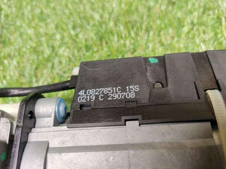 Audi Q7 (2005 - 2009)  4L0827851C Притягиватель задней крышки