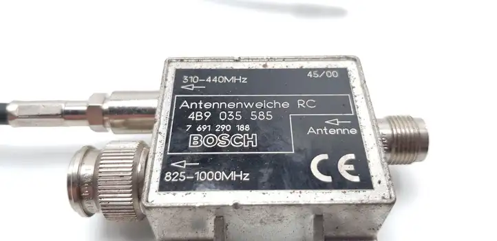 Audi A8 S8 D2 4D (1999 - 2002) 4B9035585 Усилитель антенны — фото 4