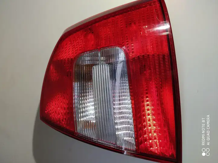 Skoda Octavia Mk2 (1Z) (2004 - 2013) 1Z5945096B Задний фонарь в кузове — фото 1