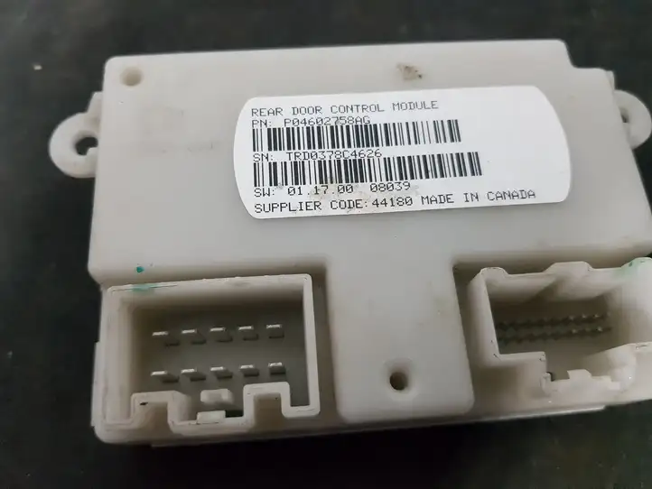 Chrysler Town & Country V (2010 - 2016) 04602758AG Модуль комфорта — фото 2
